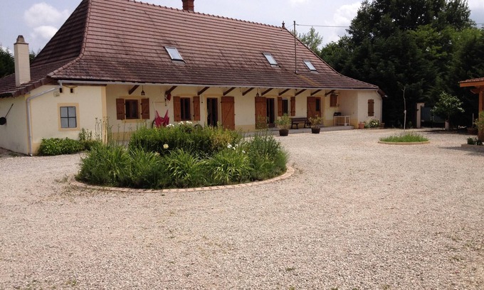 Montjay Cottage | Gite for 14 people with swimming pool