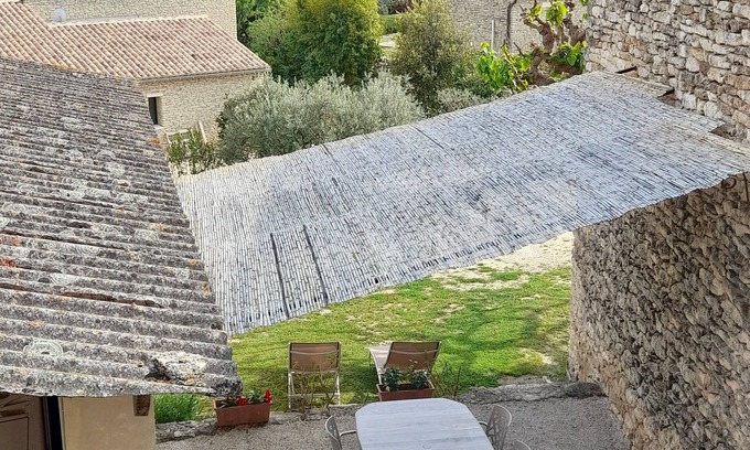 Gordes Cottage | GIte in a quiet hamlet near Gordes