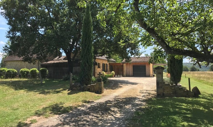 Vitrac House | GITE INSOLITE DE CHARME - The house at the end of the road