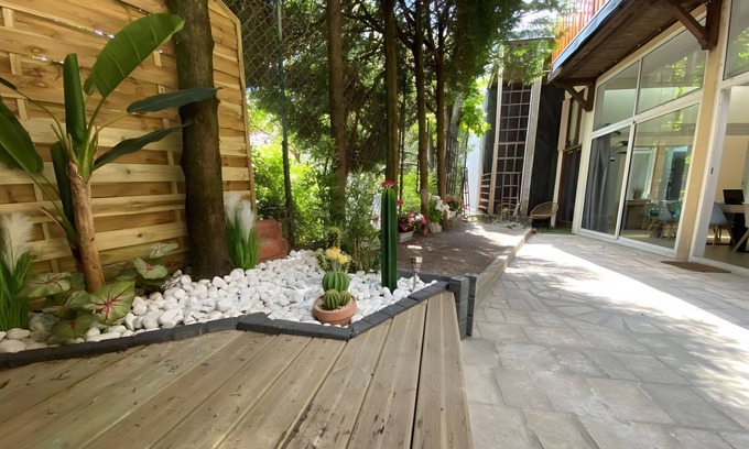 Bourges Cottage | Gîte "La Maison du Ruisseau" with Private Terrace, Balcony and Wi-Fi