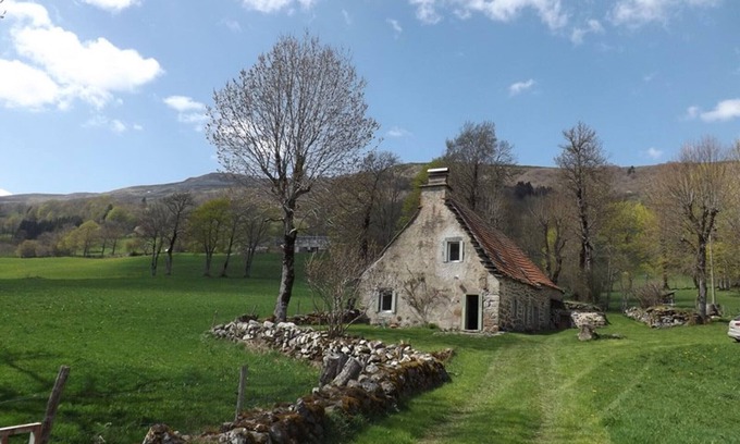 Lavigerie Cottage | Gite Lavigerie, 2 bedrooms, 4 persons