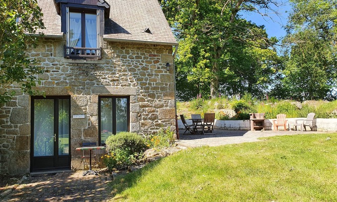 Bonnemain House | GITE LE COIN with swimming pool