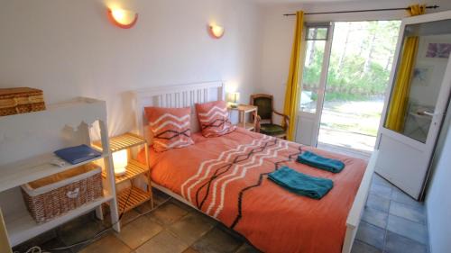 Aouste-sur-Sye House | Gite lechappee bleue Dromoise - la chambre