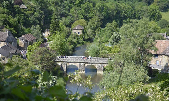 Rouperroux Apartment | Gite Les Moutons. Beautiful, converted longere overlooking woodland.