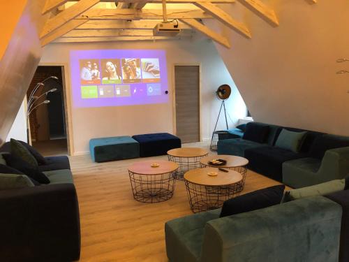 Vernou-sur-Brenne Apartment | GITE LOFT DE 15 PERSONNES AU CHATEAU DE JALLANGES VOUVRAY