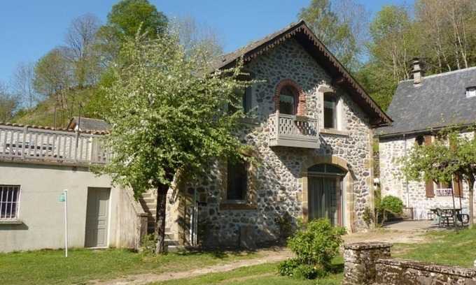 Mandailles-Saint-Julien Cottage | Gite Mandailles-Saint-Julien, 2 bedrooms, 5 persons