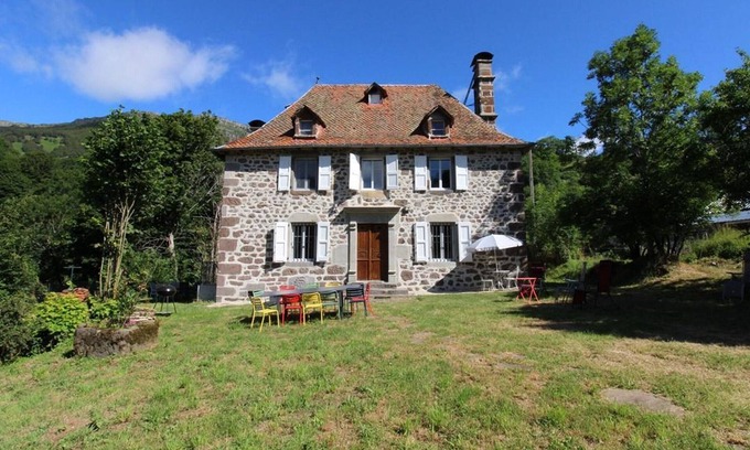 Mandailles-Saint-Julien Cottage | Gite Mandailles-Saint-Julien, 5 bedrooms, 12 persons
