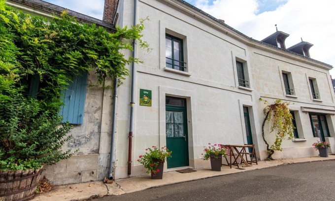 Montreuil-le-Henri Apartment | gite montreuil le henri 2 pers