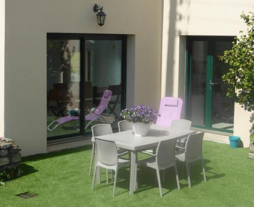 Quedillac House | Gite Paradis des Oiseaux du jardin