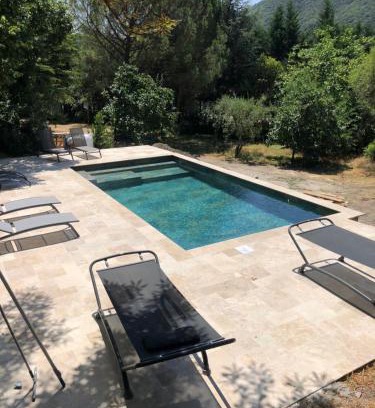 Saint-Florent-sur-Auzonnet Apartment | Gite pour 2 personnes dans agréable maison d'hôtes