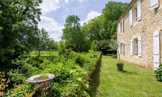 Saint-Medard-d'Excideuil Cottage | Gite Saint-Médard-d'Excideuil, 6 bedrooms, 12 persons