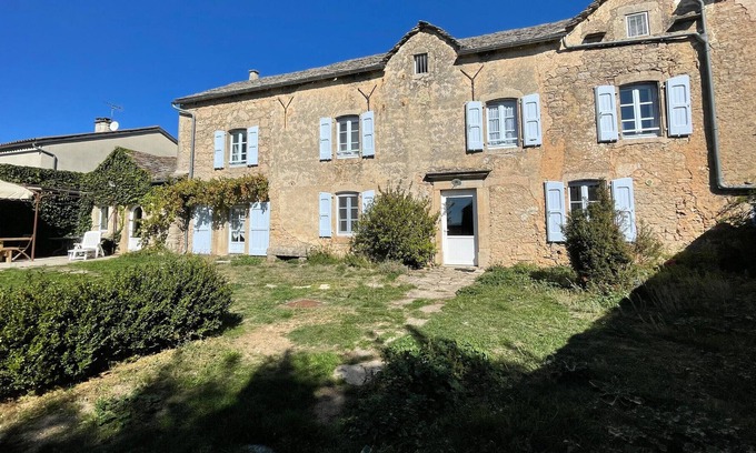 Saint-Andre-de-Vezines Cottage | Gite Saint-André-de-Vézines, 4 bedrooms, 10 persons
