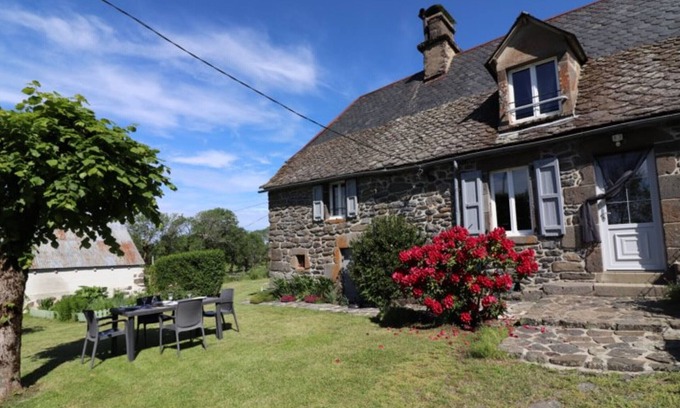 Saint-Bonnet-de-Salers Cottage | Gite Saint-Bonnet-de-Salers, 3 bedrooms, 6 persons