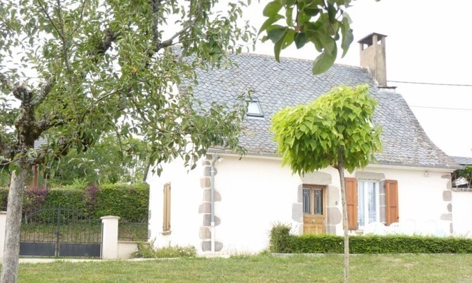 Saint-Martin-Cantales Cottage | Gite Saint-Martin-Cantalès, 1 bedroom, 4 persons