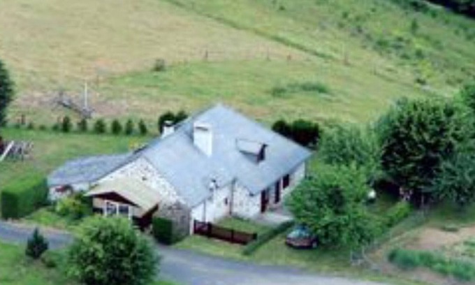 Saint-Illide Cottage | Gite Saint-Illide, 2 bedrooms, 4 persons