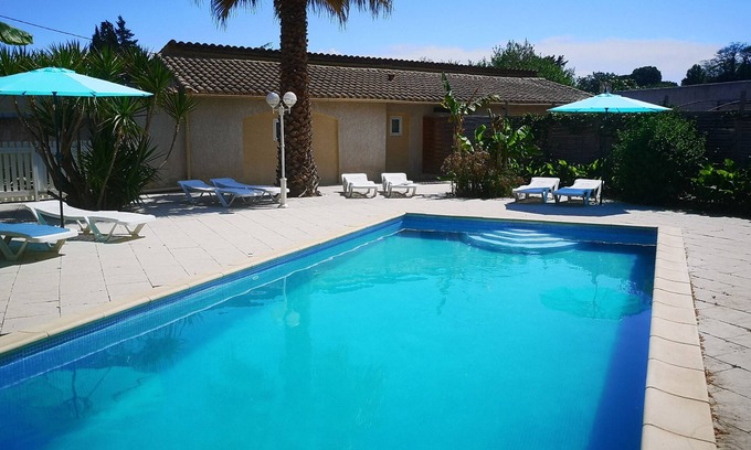 Maraussan House | Gîte T3 Le Cycas with heated swimming pool in wooded grounds