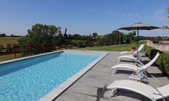 Teissieres-de-Cornet Cottage | Gite Teissières-de-Cornet, 2 bedrooms, 4 persons