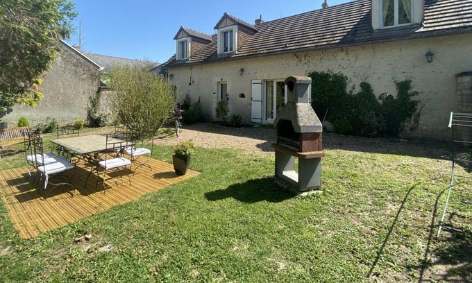 Vallieres-les-Grandes Cottage | Gite Vallières-les-Grandes, 3 bedrooms, 6 persons