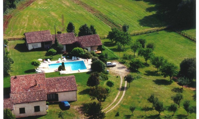 Saint-Marcory Condo | Gite with large swimming pool, play area, green space.
