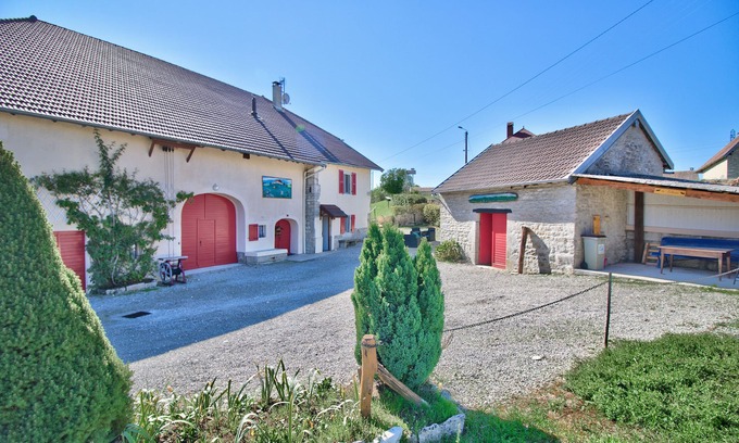 Molain House | Gite with spa, large 12-bed winter/summer house