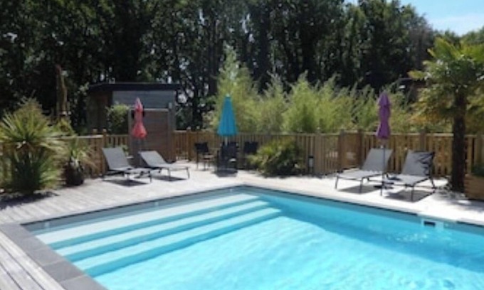 Le Tour-du-Parc Cottage | gite with swimming pool and beach