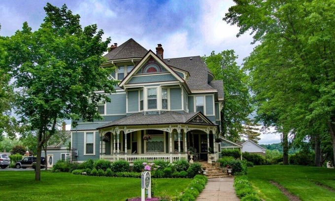 Stillwater Apartment | Giverny Suite - Aurora Staples Inn