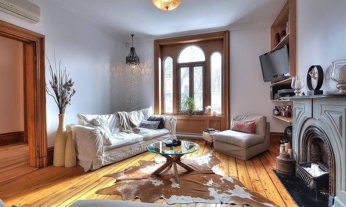 Downtown Montreal House | Giving 65% off for 31 days! Brownstone Home in heart of Montreal!
