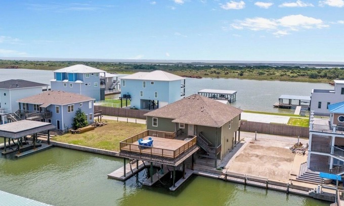 Port O Connor House | GK BAY is WATERFRONT in POC