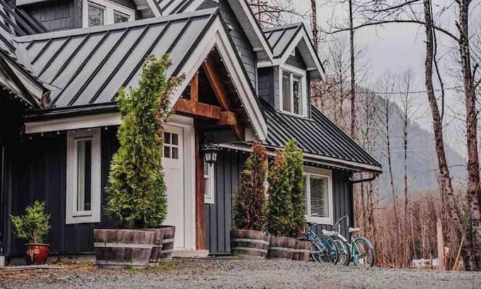 Upper Squamish Cabin | Glacier Valley Farm