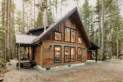 Warnick House | Glacier Springs Cabin 39 - Hot Tub - Wi-Fi - Pets Ok
