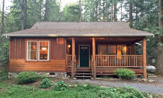 Warnick Cabin | Glacier Springs Cabin #bedrooms, 2 Baths - hot Tub! Pet Friendly!