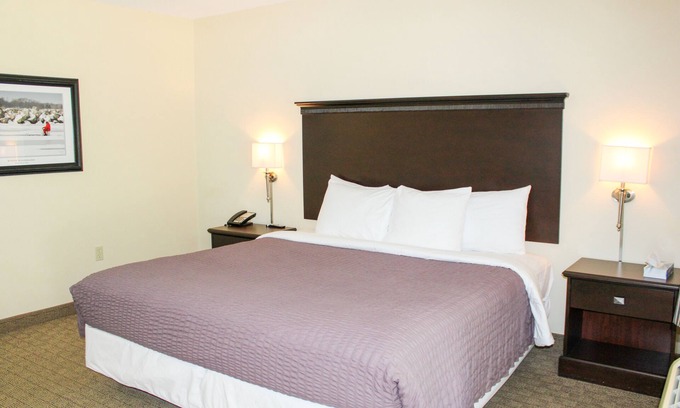 Kelleys Island Hotel | Glacier Suite at Kelley's Island Venture Resort
