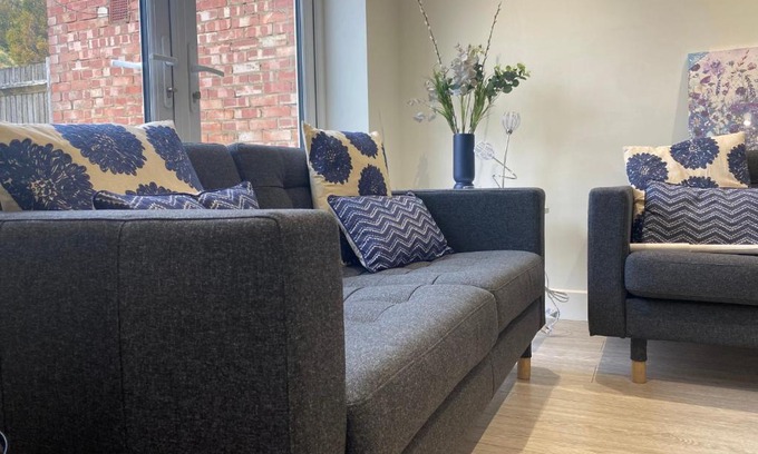 Netley Apartment | Gladstone Apartments by Bluebell Rooms