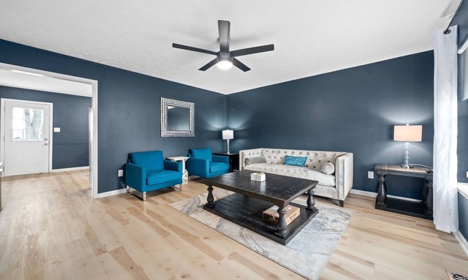 Oak Grove House | Glam Getaway! Close to Ft Campbell and the Casino!
