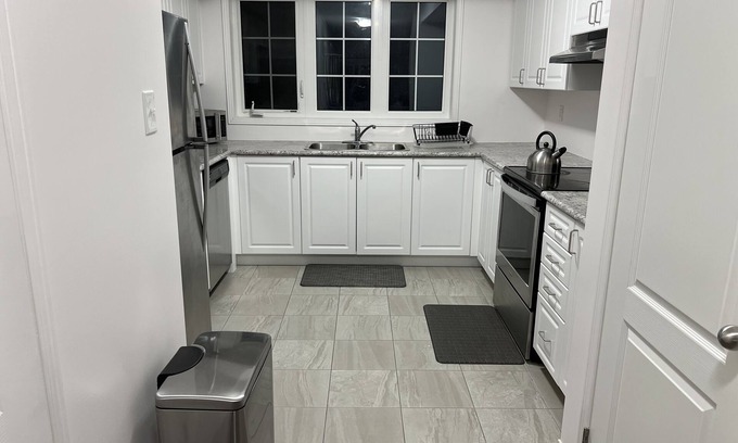 Durham Region House | Glamorous 4 bedroom townhouse with free parking