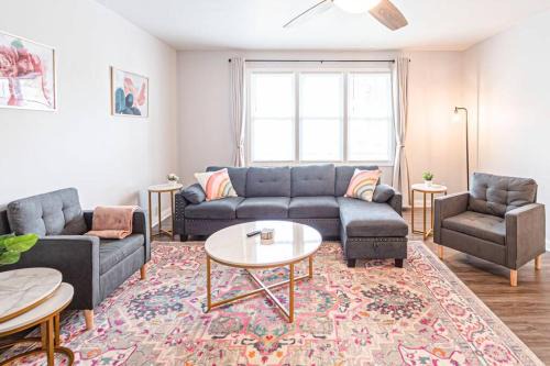 Evansville Apartment | Glamorous Renovated Modern Home