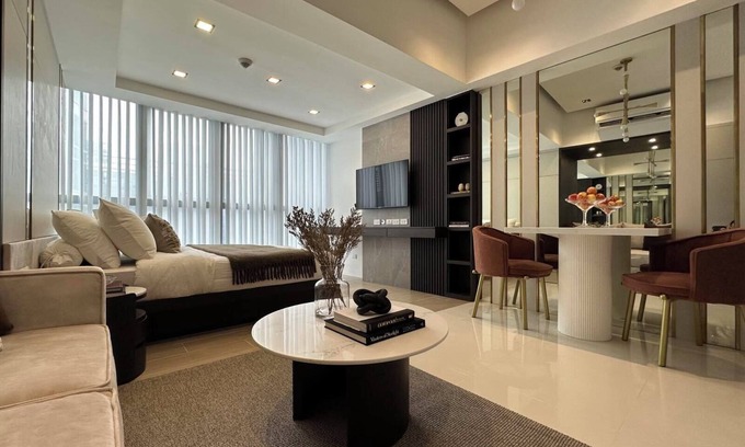 Taguig Condo | Glamorous stay at Uptown Parksuites BGC