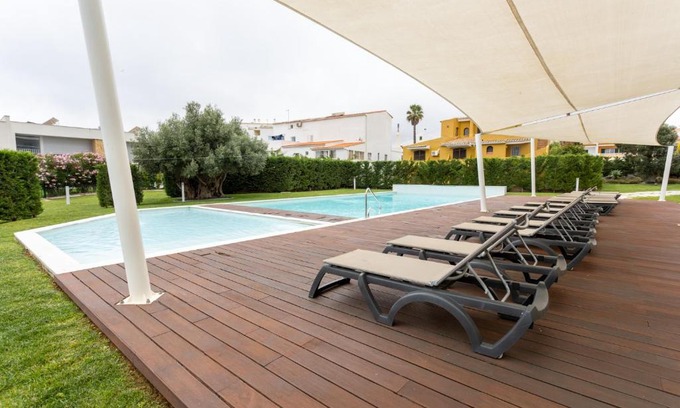 Correeira Apartment | Glamour Apartment With Pool
