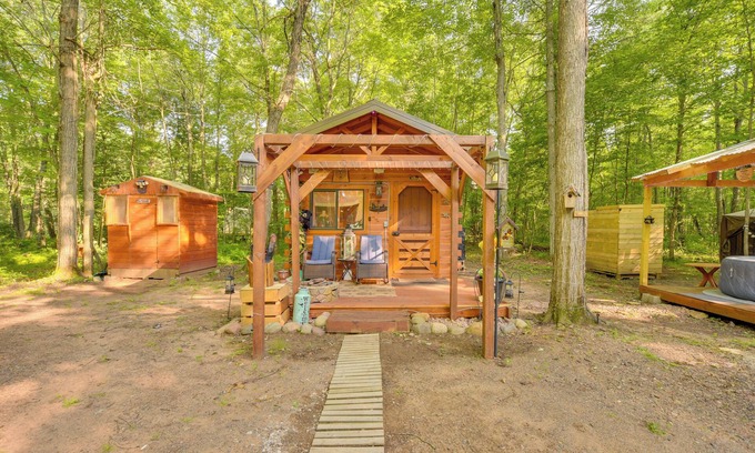 Webster Apartment | Glamping Getaway w/Porch in Wisconsin Northwoods