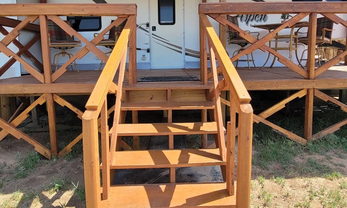 Tillman County House | Glamping RV, private, family & pet friendly, hiking, fishing, horses-W