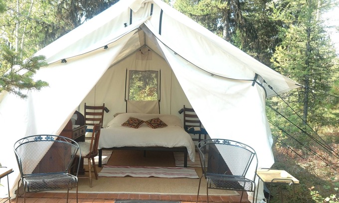 Polebridge Cabin | Glamping tent 1, remote with Glacier Park Mountain views. 5mins from Polebridge
