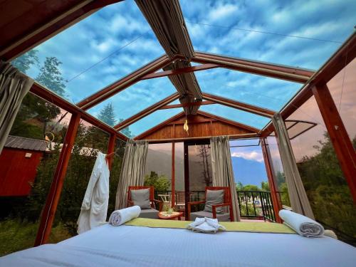 Manali Resort | Glass Cabins by Urban Monk- Unique Centrally Heated Cabins with Electric Blankets
