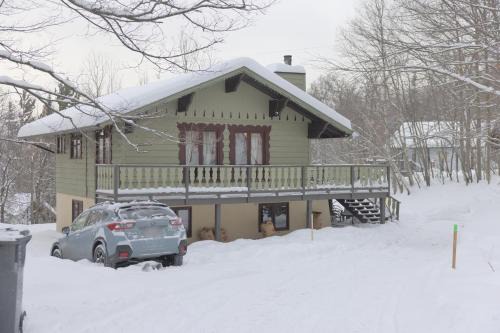 Sainte-Agathe-des-Monts Ski Chalet | Glazonki Cozy Chalet