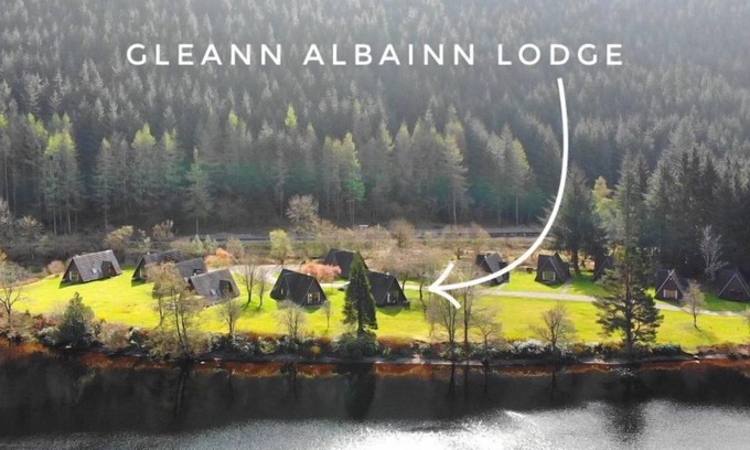 South Laggan Ski Chalet | Gleann Albainn Loch side Lodge