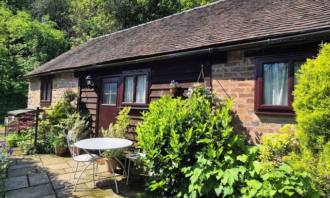 Farlow House | Glebe Barn, Detached Quaint Barn Conversion in Farlow, Shropshire DOGS WELCOME