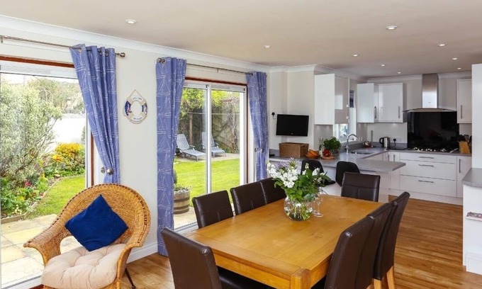 Aveton Gifford House | GLEBE HOUSE, family friendly, with a garden in Bigbury-On-Sea