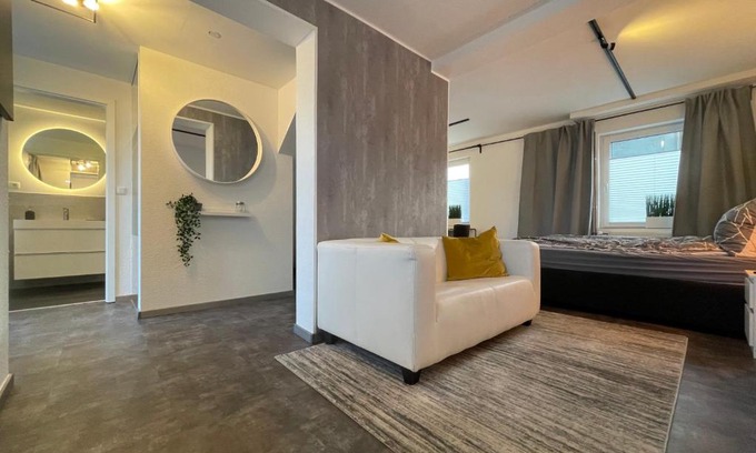 Bueckeburg Apartment | Gleis 12 , kontaktloser 24-7-Check In, barrierefrei ,Smart TV, W-LAN, Parkplatz kostenlos