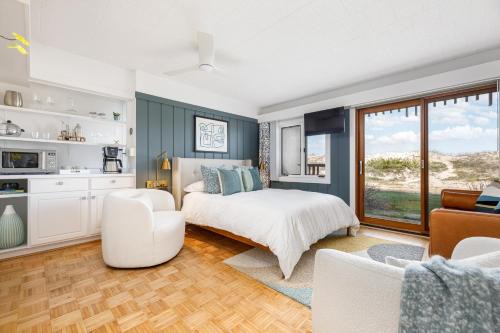 Maple City Apartment | Glen Arbor Riverfront Retreat Steps to Beach!