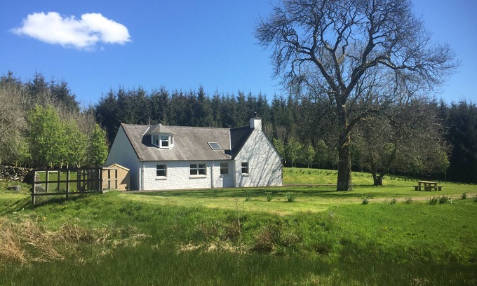 Dunscore Cottage | GLEN VIEW, pet friendly, character holiday cottage in Dumfries
