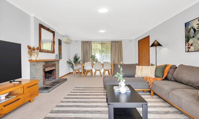 Ironbank House | Glenalvie in the Hills A Peaceful Semi Rural Haven